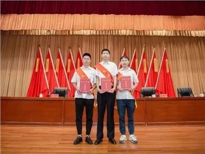 威勝集團(tuán)楊靖、周天賜、肖正國(guó)被授予“長(zhǎng)沙工匠”稱(chēng)號(hào)！